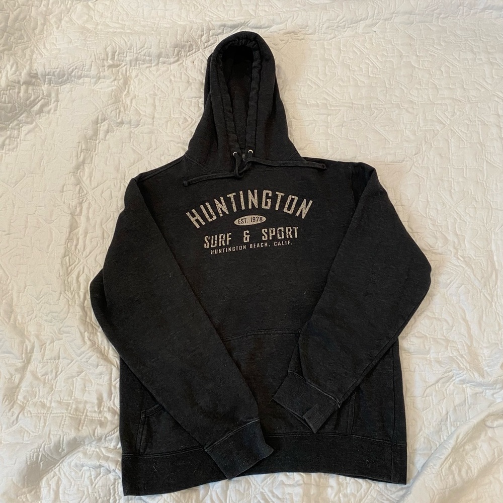 Black Huntington sweatshirt! 🖤🖤☀️🏝